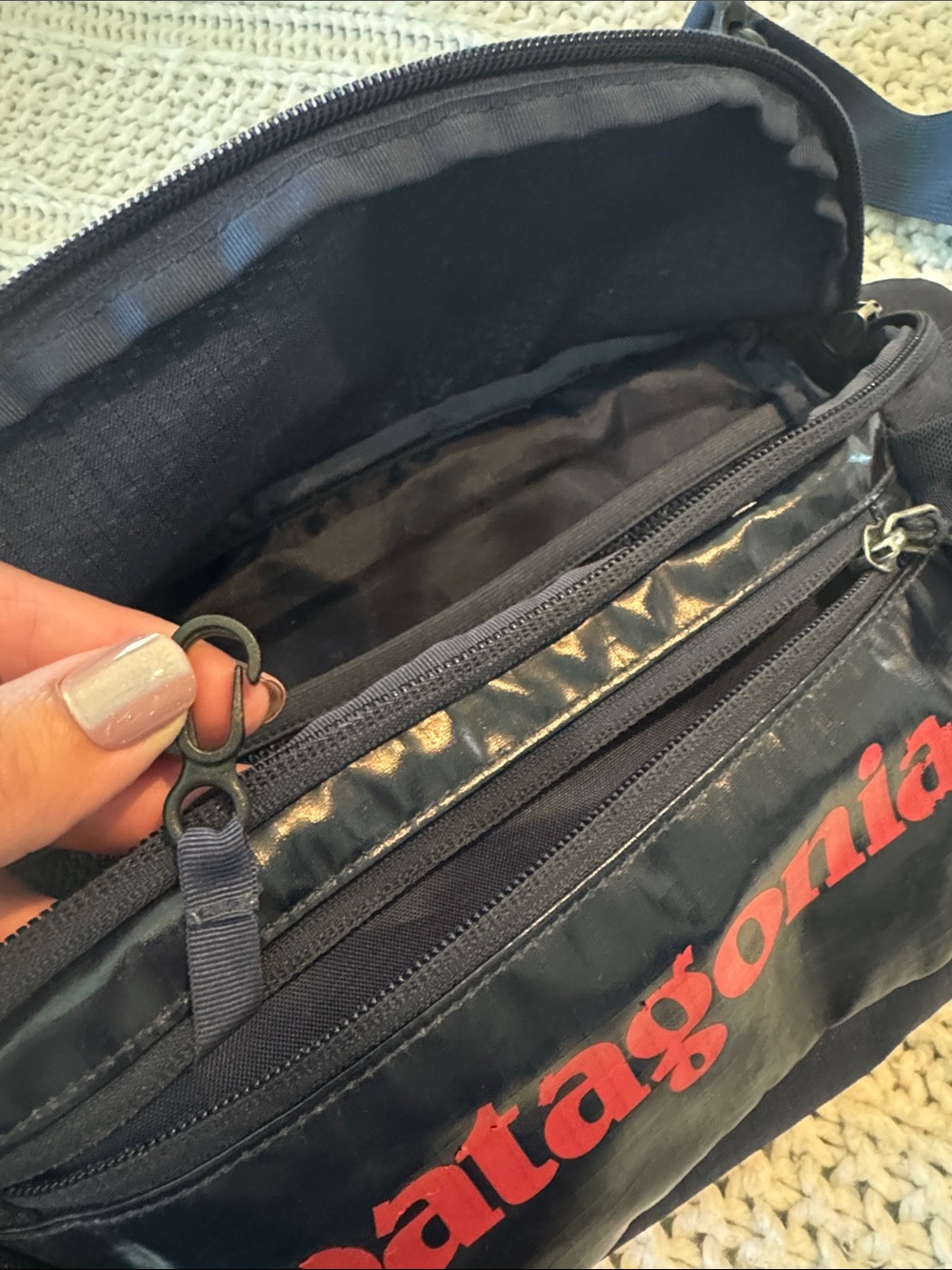 Patagonia Navy Belt Bag with Red Logo Patch - Picture 5 of 11